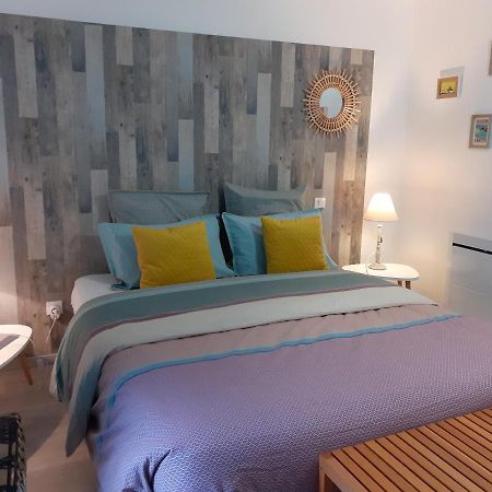 Bed and Breakfast Escale En Baie. Pontaubault Esterno foto
