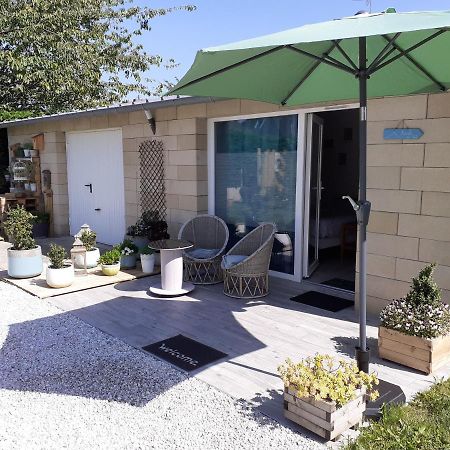 Bed and Breakfast Escale En Baie. Pontaubault Esterno foto