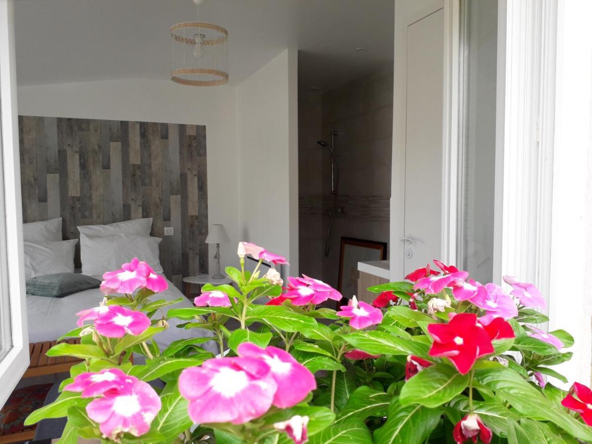 Bed and Breakfast Escale En Baie. Pontaubault Esterno foto