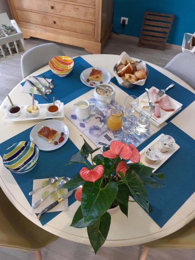 Bed and Breakfast Escale En Baie. Pontaubault Esterno foto