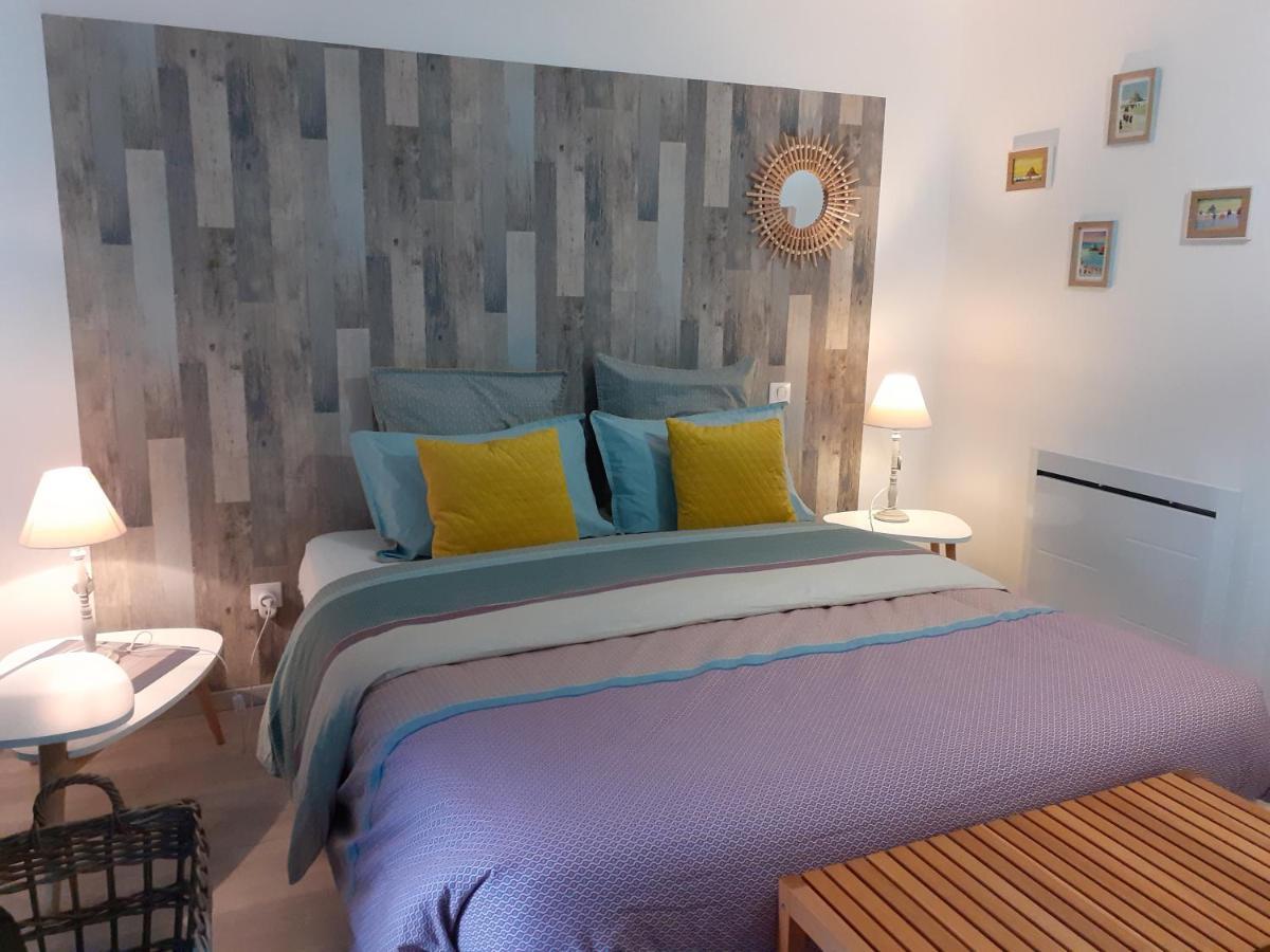 Bed and Breakfast Escale En Baie. Pontaubault Esterno foto